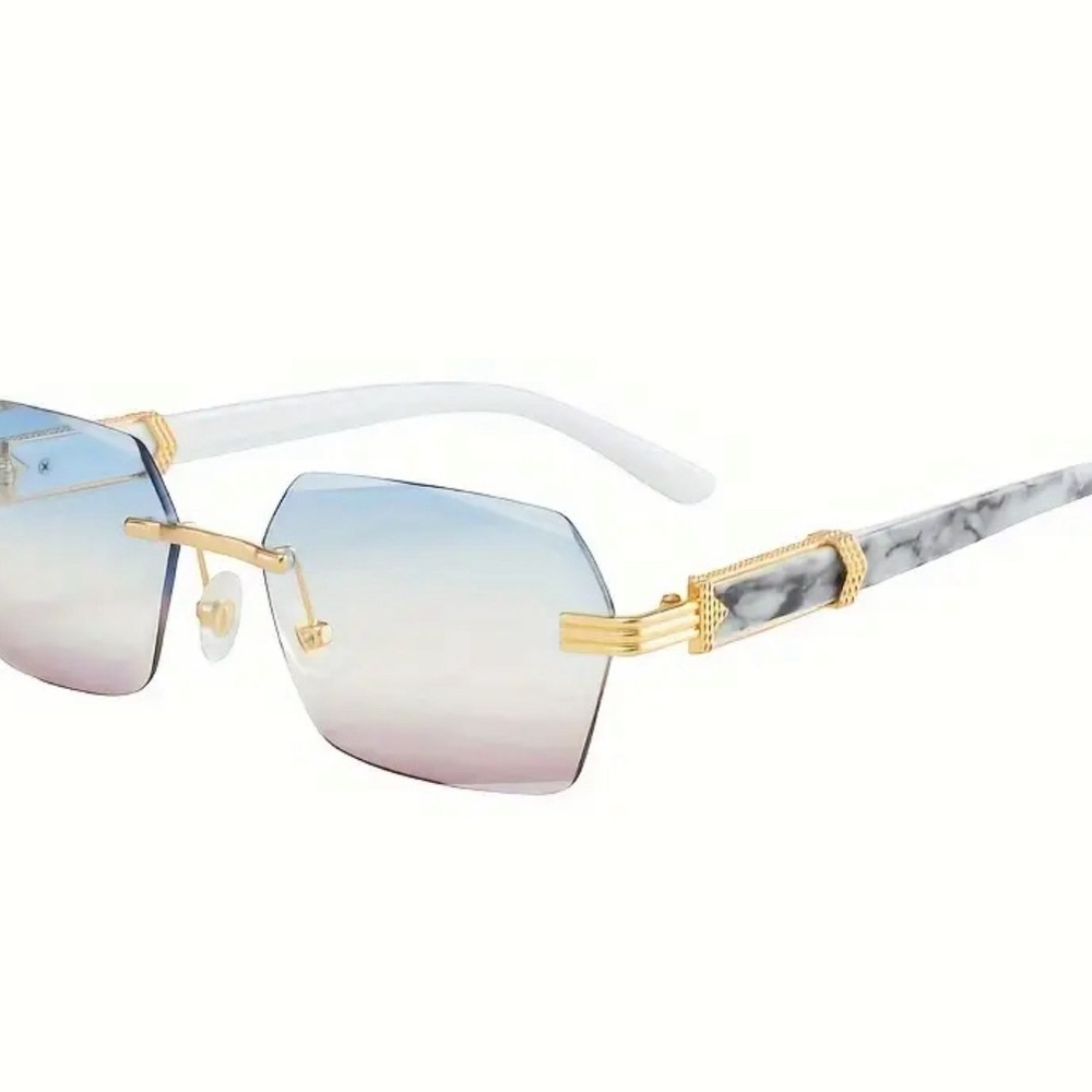 Stylish Marbled Sunglasses with Gold Accents and a classic look